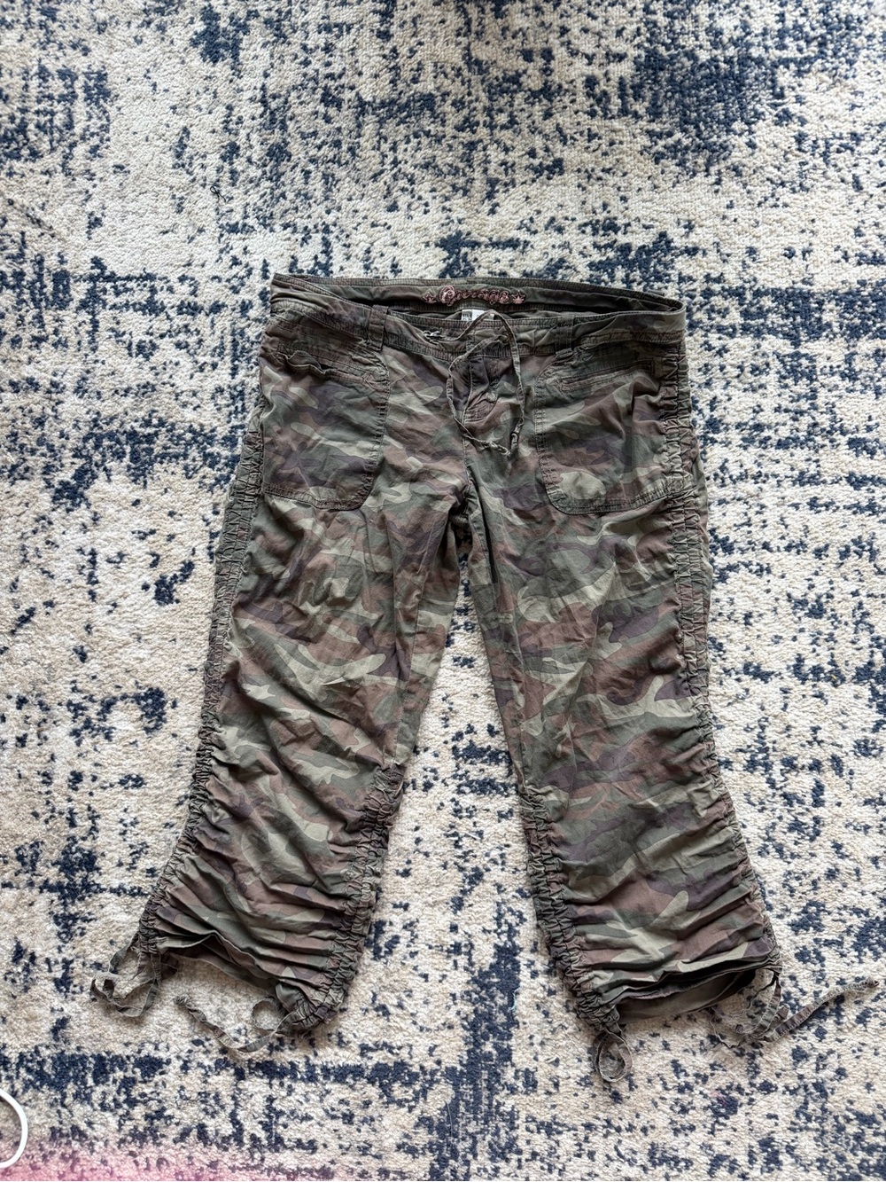 Y2K Garage Camo Cargo Capri Pants - Green Camouflage